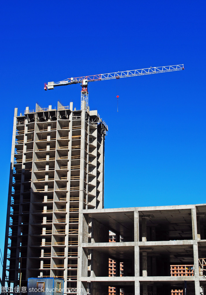 阳光灿烂的日子里，房地产建筑的革新与未来